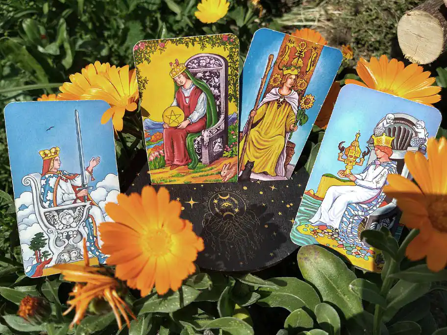 Lesson 3 - Tarot Court Cards - Queens Lesson 3 - Tarot Court Cards - Queens